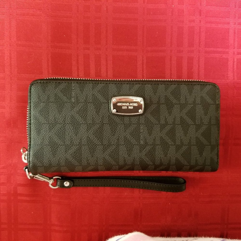 MICHAEL KORS BLACK JET SET ZIP WALLET, MINT